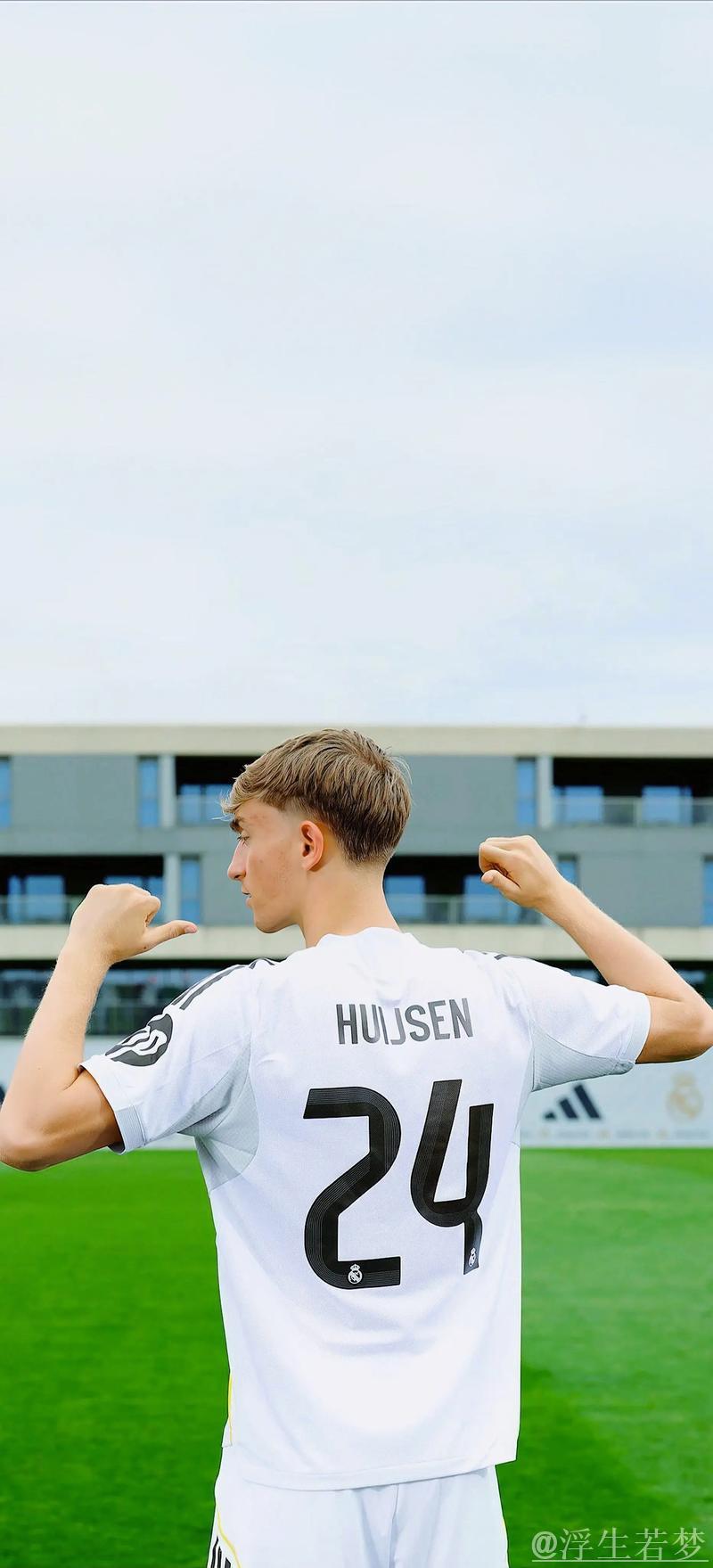 赫伊森:接到皇马邀请后毅然决然,为伯纳乌全心付出 赫伊森:接到皇马邀请后毅然决然,为伯纳乌全心付出